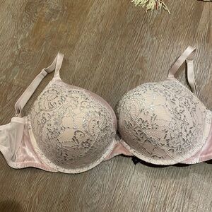 Victoria’s Secret bombshell bra